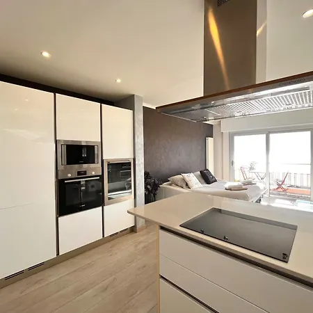 شقة Elegant With Sea View And