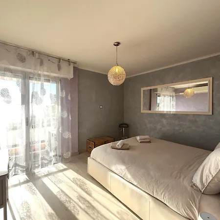 Apartamento Elegant With Sea View And